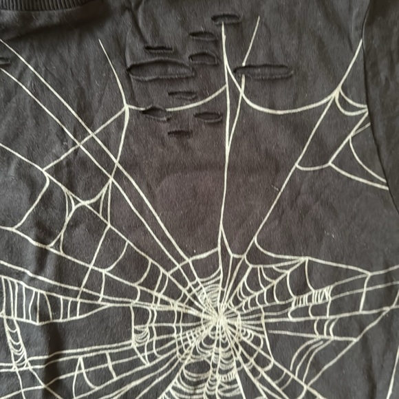 NWT Torrid Black Distressed Spiderweb Relaxed Tshirt - Size 2 - Picture 4 of 4